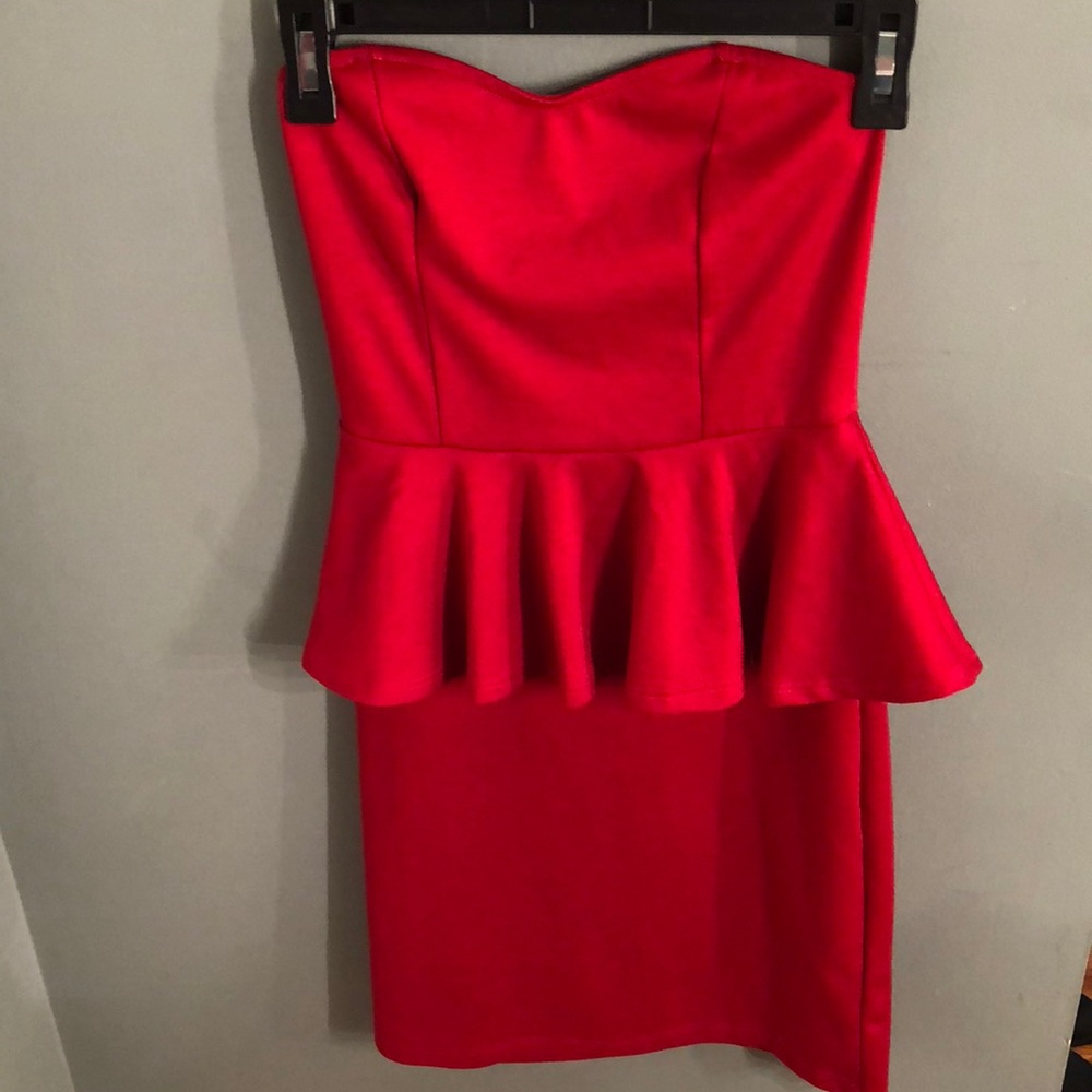 Hot red peplum strapless dress !